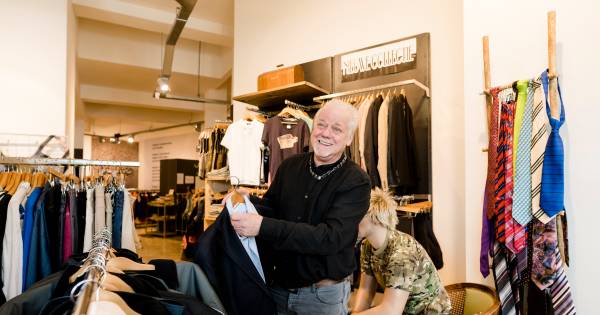 Jouw Oude Kleding Helpt Hem Aan Een Nieuwe Baan Ad Werkt
