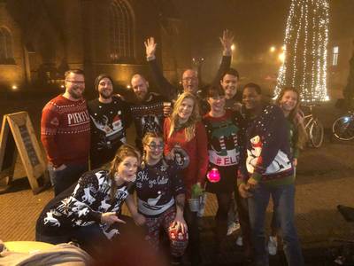 In je foutste kersttrui de kroeg in