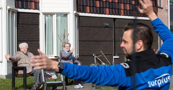 Beweegles volgen vanaf je balkon in Made: 'Samen eropuit mag niet' - BN DeStem