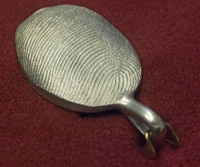 DELA stopt per direct met maken vingerafdruk overledene zonder toestemming nabestaanden