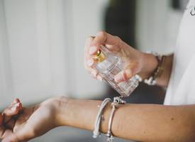 Dít is het verschil tussen een dure en goedkopere parfum