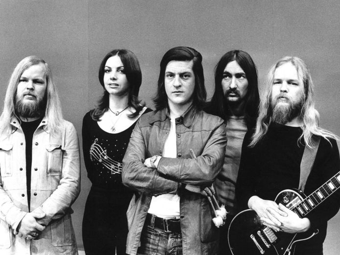 Earth&Fire op een oude promotiefoto met van links naar rechts Gerard Koerts, Jerney Kaagman, Ton van der Kleij, Hans Ziech en Chris Koerts