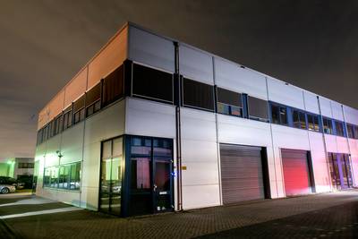 En wéér is het raak op bedrijventerrein in Elst: ‘Scheurende jongetjes in dure auto's’