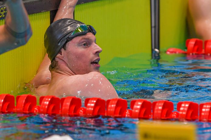 Louis Croenen zwemt Belgisch record op de 100m vlinderslag ...