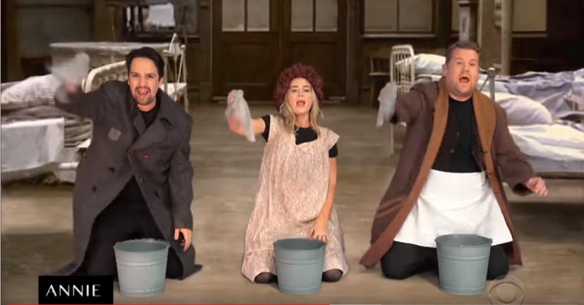 James Corden, Emily Blunt en Lin-Manuel Miranda rammen er in rap tempo 22 musicals doorheen in feelgood-video