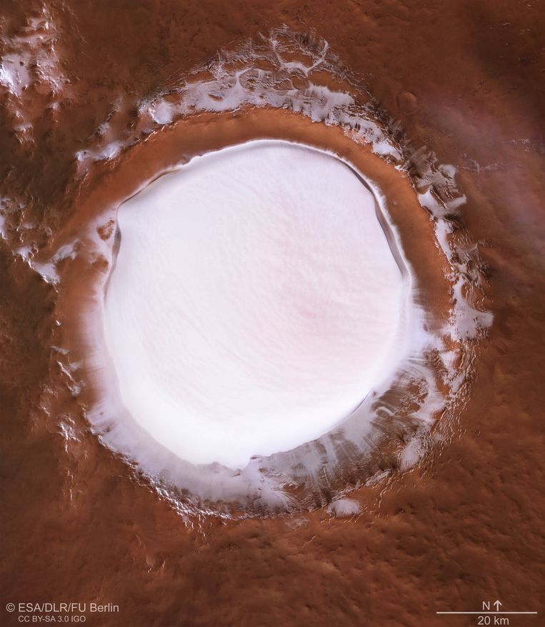 Bovenaanzicht van de Korolevkrater op Mars.