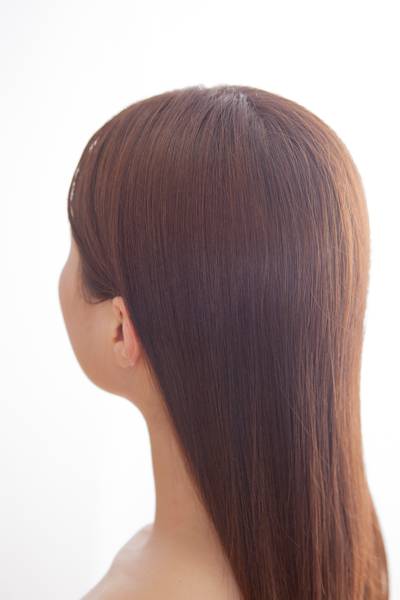 Japanse studente moet haren verplicht zwart verven en klaagt overheid aan