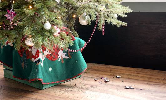 Je kerstboom opruimen zonder dat er naalden liggen: zo doe je dat