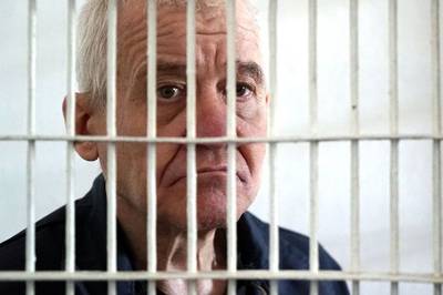 Seriemoordenaar (65) verwekt in cel kind bij 40 jaar jongere vrouw