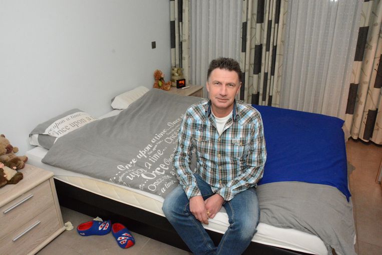 Politie Valt Weer Binnen In Verkeerde Flat Sint Niklaas In De Buurt Hln