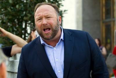 Twitter doet complotdenker Alex Jones permanent in de ban