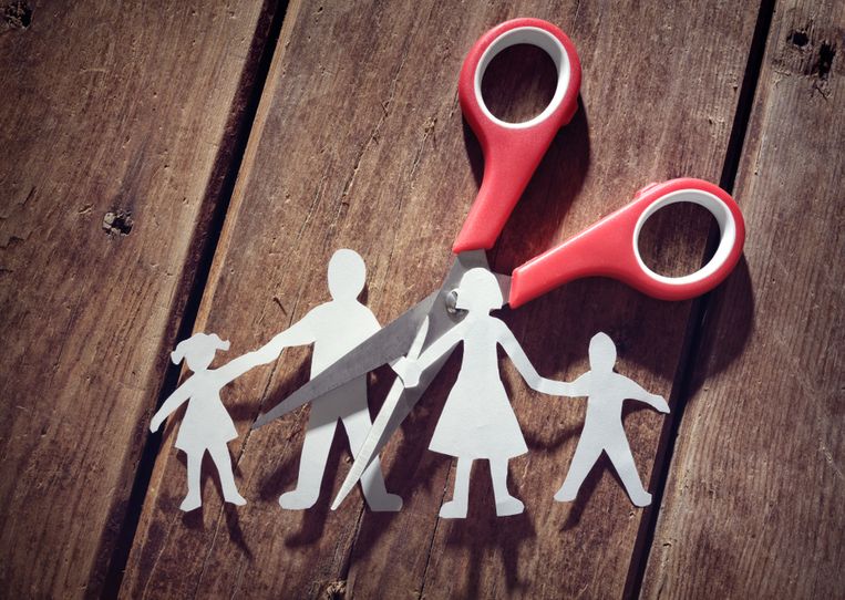 Kies je voor fiscaal co-ouderschap, dan kent de fiscus het belastingvoordeel voor de kinderen ten laste voor de helft aan elke ouder toe. Of dat wel zo’n ideale oplossing is? 