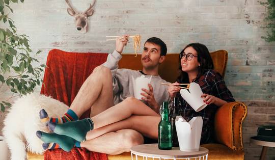 ‘Tired tax’ kent geen genade: de prijs die je betaalt als je geen energie hebt om te koken, te sporten of boodschappen te doen