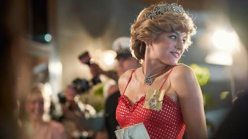 Amy Roberts kleedde ‘Prinses Diana’ in ‘The Crown’: van kneuterig en zedig naar va-va-voom