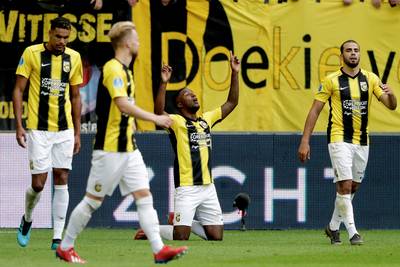 Bazoer baalt van ‘terechte rode kaart’, Linssen looft Daley Blind