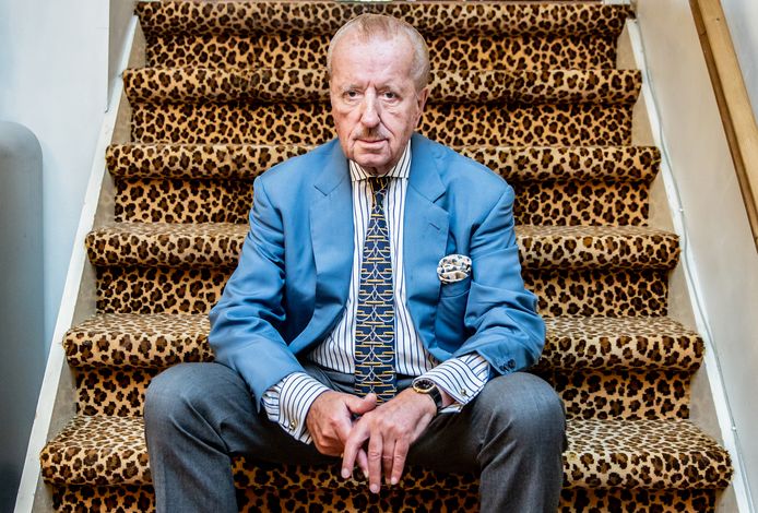 Forum voor Democratie-lid en advocaat Theo Hiddema stapt per direct uit de politiek.