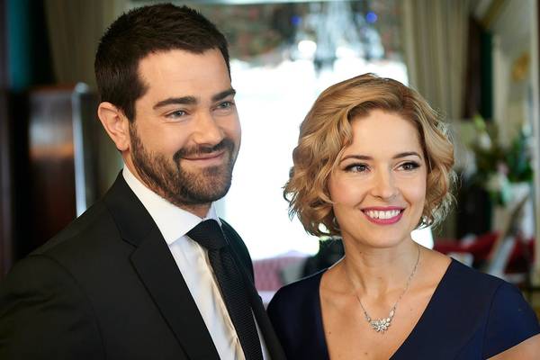 Martha's Vineyard Mysteries: Riddled With Deceit