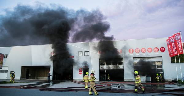 Grote brand bij bandenservice Heteren onder controle