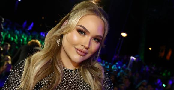 Wereld verbaasd over bekentenis YouTuber Nikkie: “Het valt niet op dat ze transgender is, maar dat is niet abnormaal”