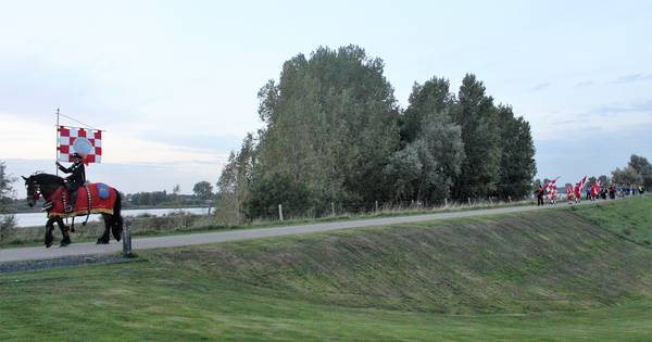 Voorwaarts, mars langs de Zuiderwaterlinie!