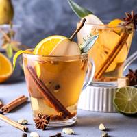 Deze glühwein-variant met witte wijn en peer wil je proberen