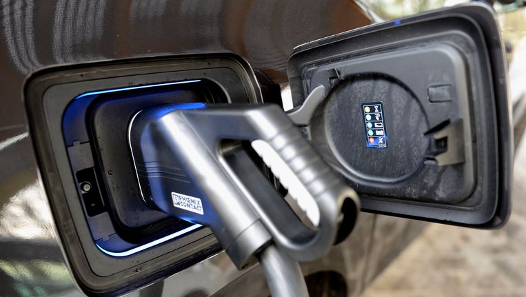 In 2025 rijdt iedereen elektrisch, als het aan de PvdA ligt - Trouw