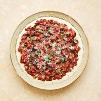 Een heerlijk bijgerecht, mezzebordje of makkelijke dip: muhammara met zure kersen en walnoot