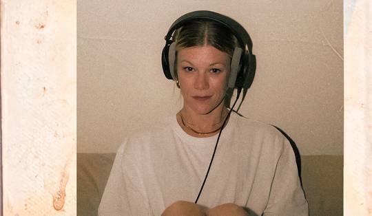 ‘Ik snakte naar affectie, maar die noden zijn jarenlang onvervuld gebleven’: muzikante Trixie Whitley