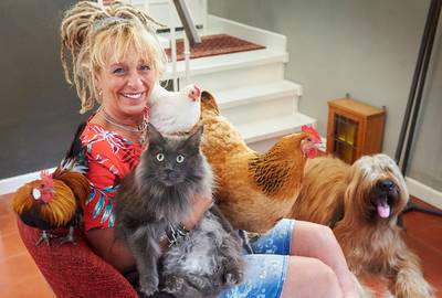 Toinny Lukken uit Eindhoven schrijft boek over dieren: ‘Zelfs goudvissen kun je trainen’