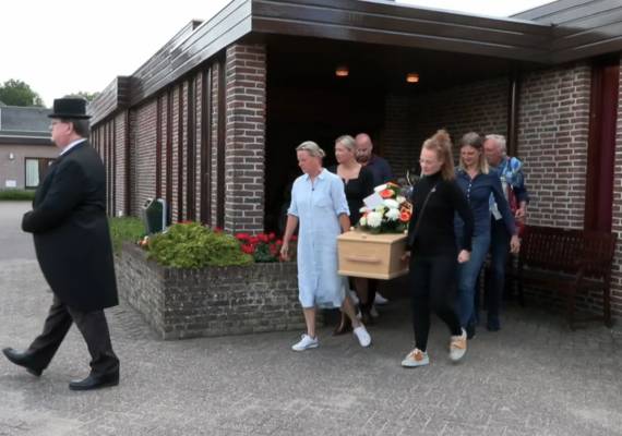Kijkers leven mee met Erica: ‘Kan iemand die vrouw een knuffel geven?’