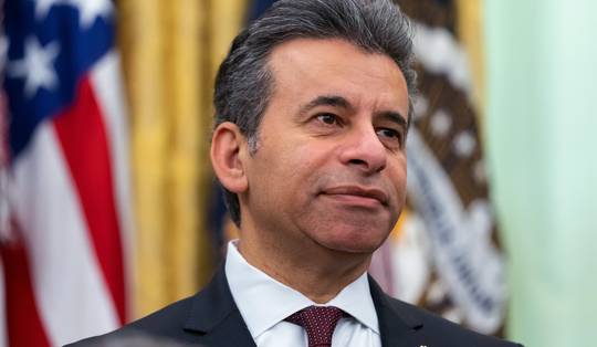 Trump plant ontslag topman medicijnautoriteit die ergernis wekte van farma-industrie