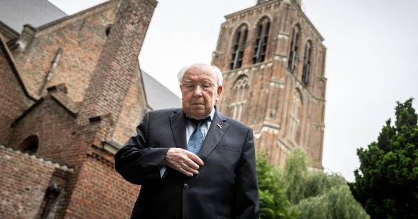 De liefde van Leende voor oud-pastoor Ad van Loon die 70 jaar priester is: 'Zo'n man voor wie je het