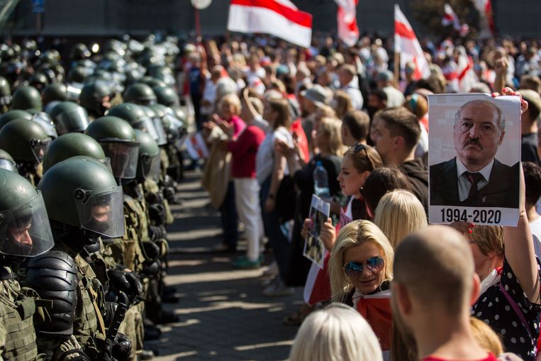 Ruim honderd arrestaties bij verboden demonstratie Minsk op verjaardag Loekasjenko