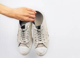 Zó krijg je die stinkende sportschoenen weer fris