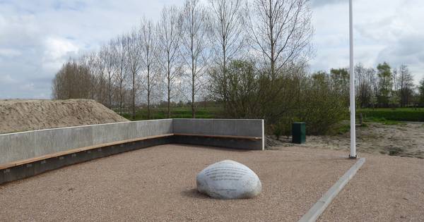 Esch heeft voortaan eigen gedenkplek in haventje bij Essche Stroom