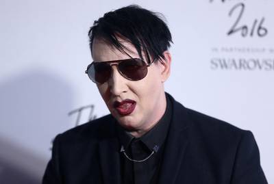 Marilyn Manson zakt in elkaar op podium