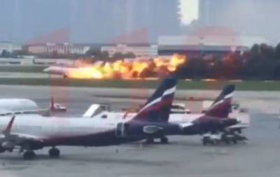 Russisch vliegtuig maakt al brandend noodlanding