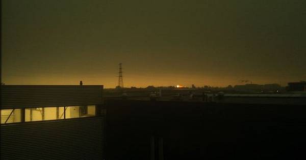 Lucht Achterhoek licht vanavond op door drie lichtstralen - De Gelderlander