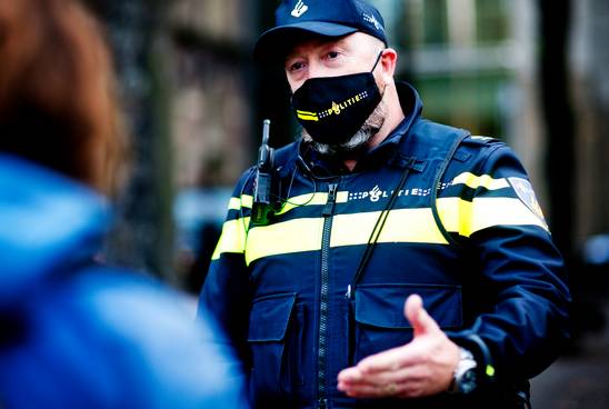 LIVE | Duitsland verlengt lockdown, politievakbond wil ook agenten versneld vaccineren