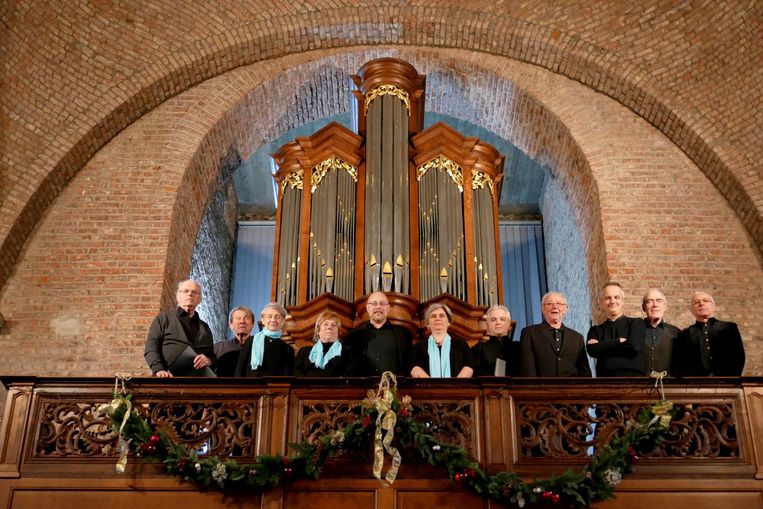 Schola Sainnensis brengt Gregoriaanse muziek naar de kerk Beersel Regio HLN