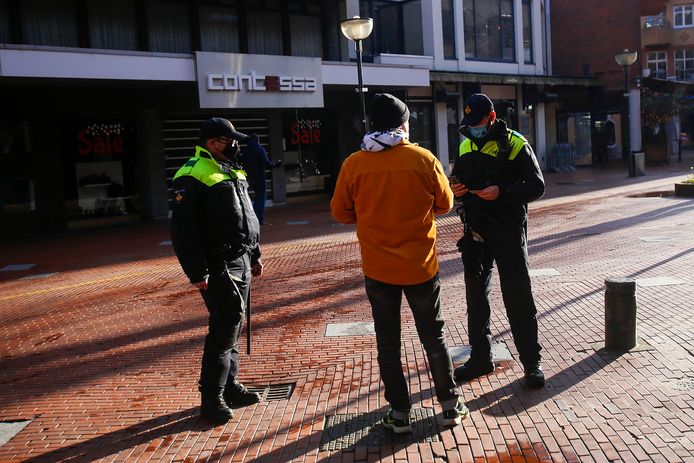 Politie in het centrum van Eindhoven.