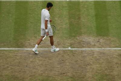 Djokovic klaagt over gat op centre court