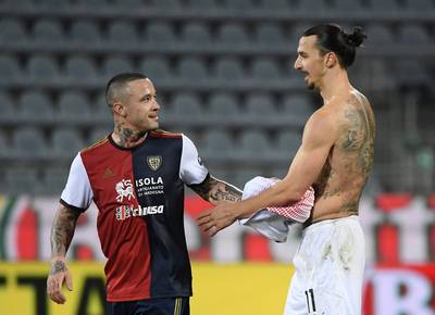 Ibrahimovic schenkt AC Milan zege, invaller Saelemaekers pakt rood