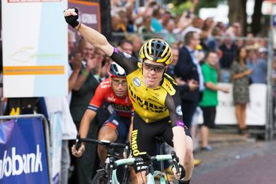 Kruijswijk verslaat Sagan en Bernal en wint Profronde Etten-Leur