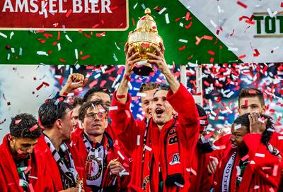 Van Persie precies één jaar terug bij Feyenoord: ‘Ik neem nu alle tijd’