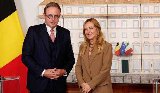 ▶ Premier De Wever verrast Meloni met verklaring in het Italiaans