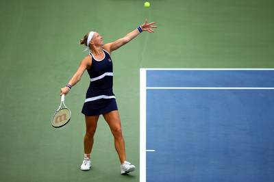 LIVE | Bertens geeft niets weg in eigen servicebeurten