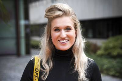 Britt Dekker beschuldigt jury kookshow van cokegebruik: ‘Oh nee, toch poedersuiker’