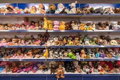 Jochie (14) die speelgoedwinkel berooft werkt op lachspieren eigenaar