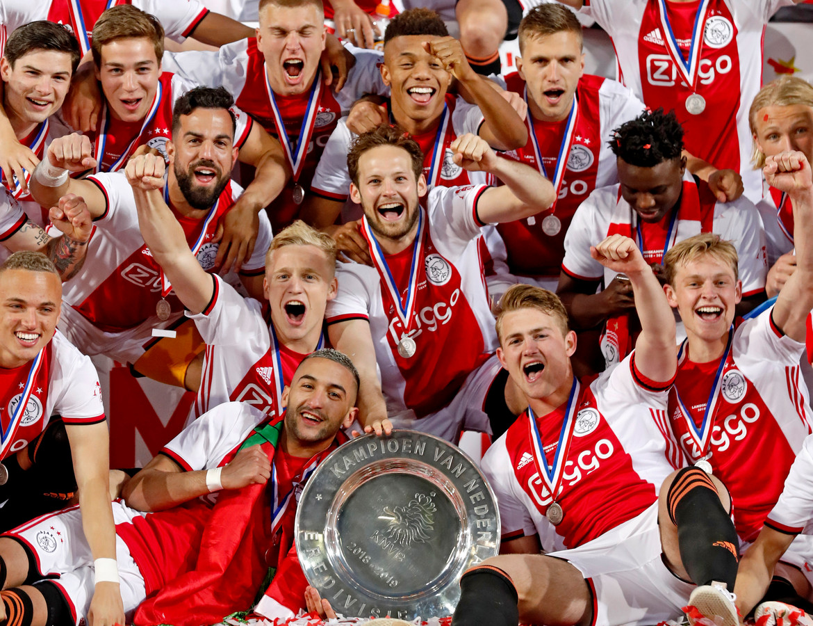 ajax-bekroont-prachtig-seizoen-met-34ste-landstitel-foto-destentor-nl